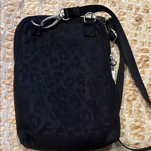 Baggallini Stylish Black Crossbody Bag - Picture 7 of 11